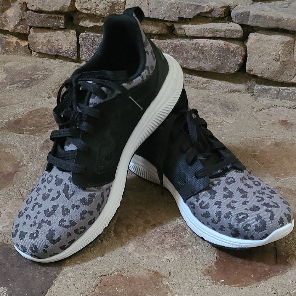 AVIA Black Gray Leopard Zumba 9.5